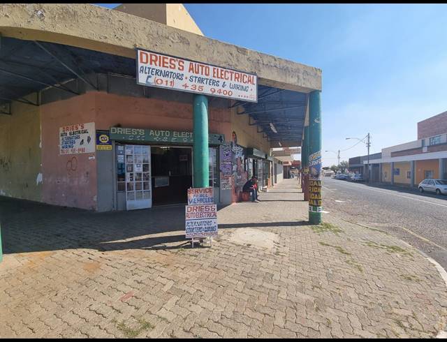 500M² BUILDING FOR SALE IN THE HILL